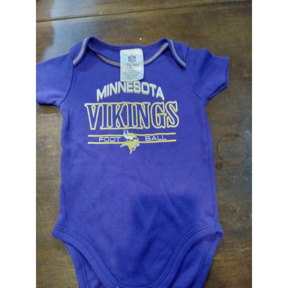 NFL Minnesota Vikings Baby Bodysuit Purple 6-12 Months Short Sleeve Creeper